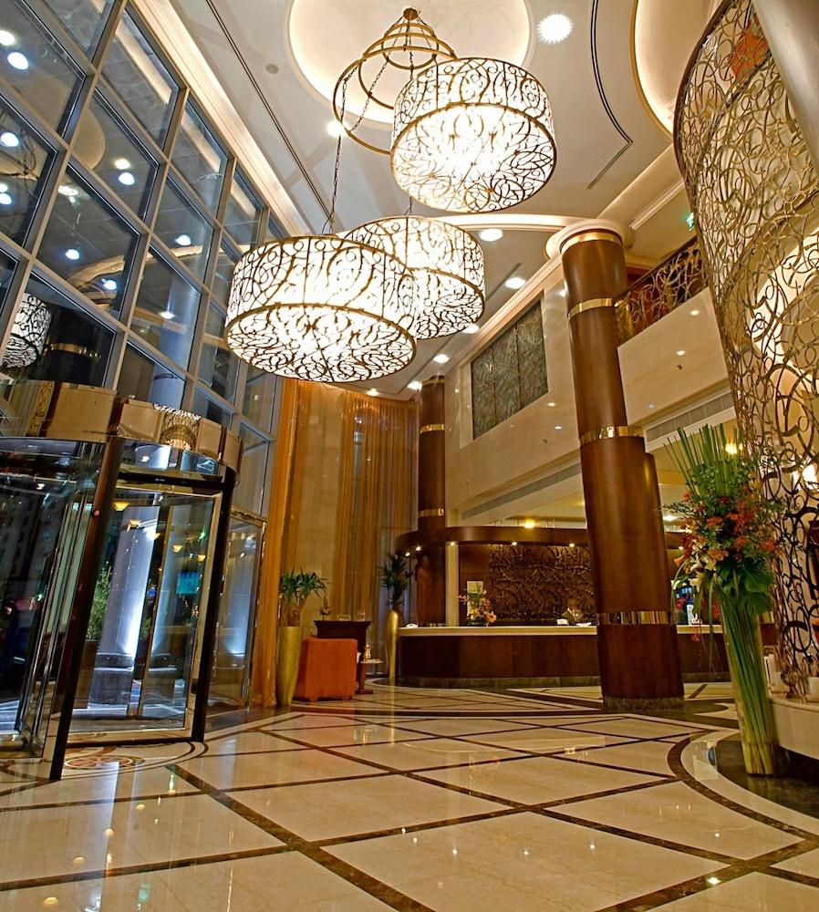 Hotel Seasons