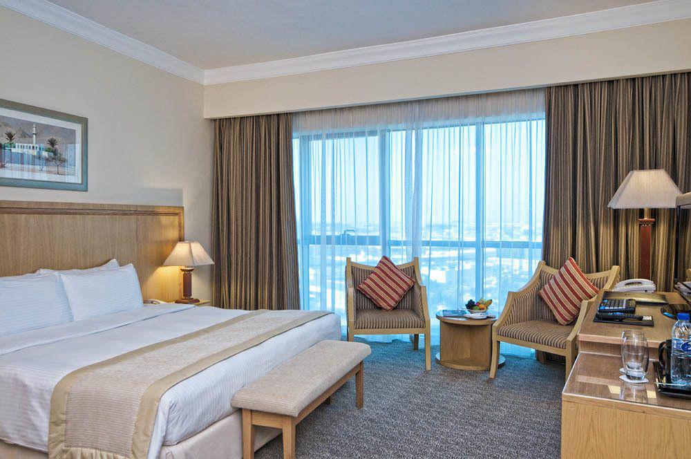 Hotel Seasons